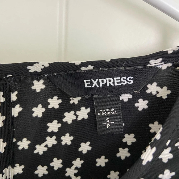 NWOT | Express women’s floral print black‎ & white ruffle formal blouse — small - Picture 4 of 8